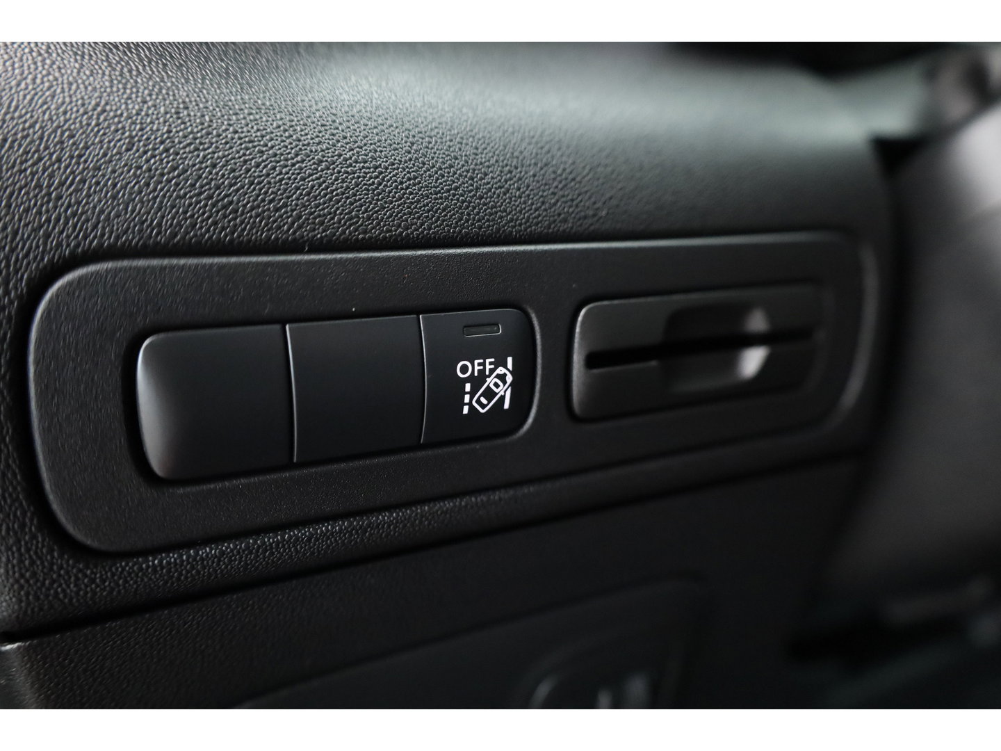 Citroën C3 Aircross 1.2 PureTech Shine | Rijklaar! | Cruise Control | Stoelverw. | CarPlay | DAB | LED | PDC+A | Navi | 16'' V