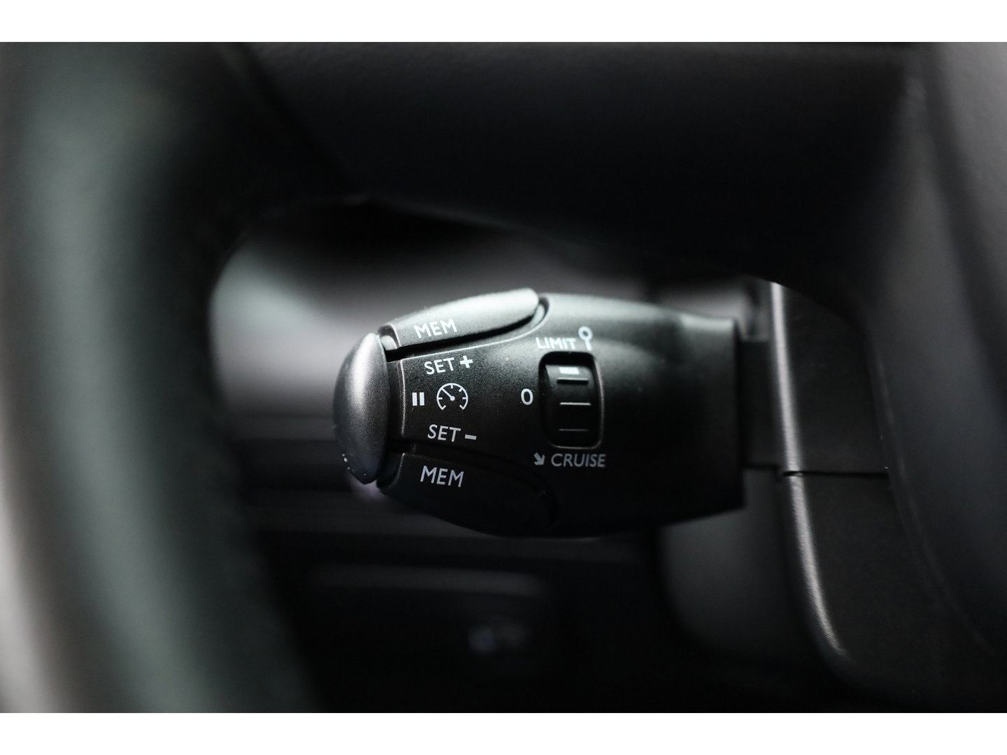 Citroën C3 Aircross 1.2 PureTech Shine | Rijklaar! | Cruise Control | Stoelverw. | CarPlay | DAB | LED | PDC+A | Navi | 16'' V