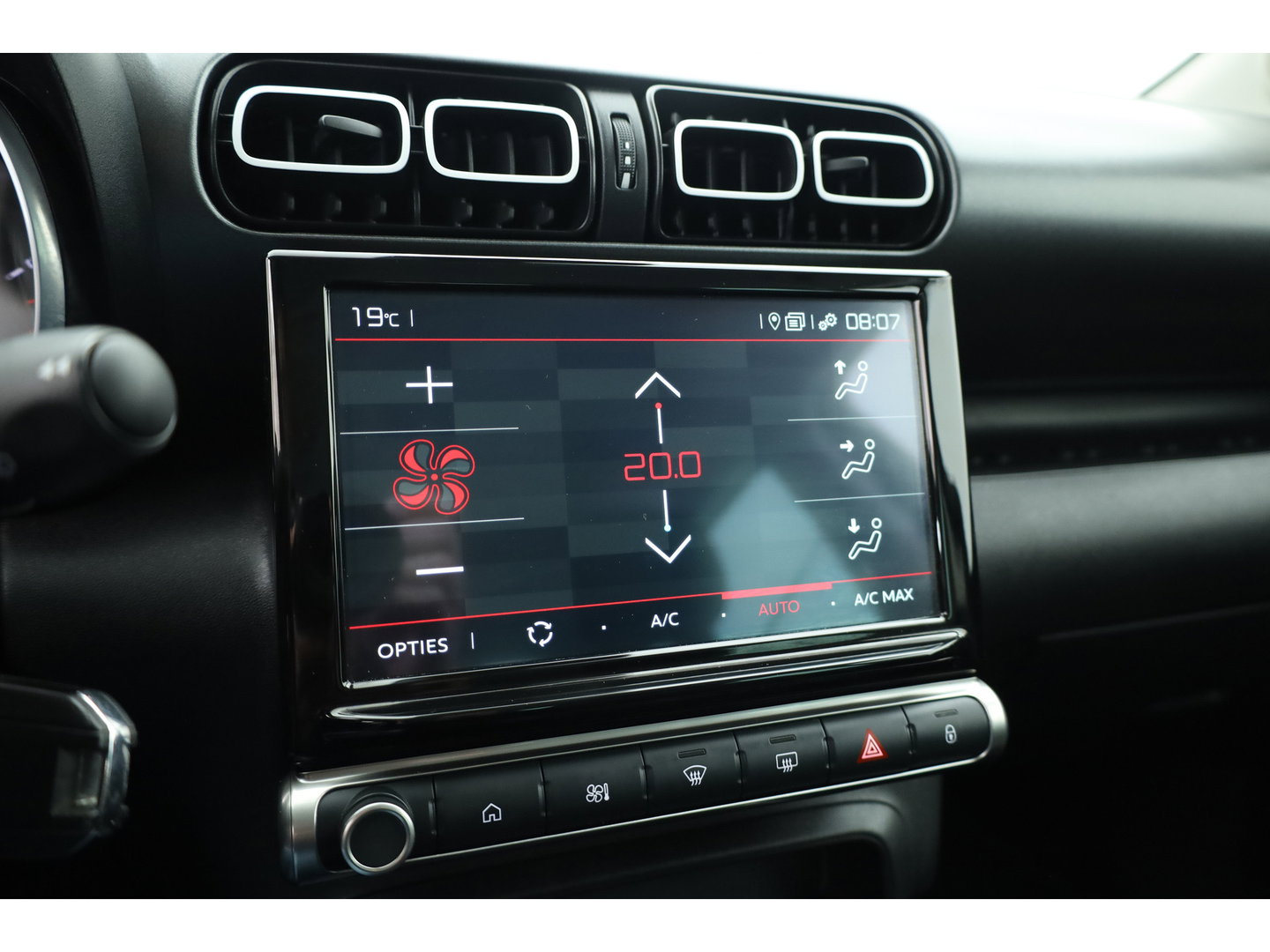 Citroën C3 Aircross 1.2 PureTech Shine | Rijklaar! | Cruise Control | Stoelverw. | CarPlay | DAB | LED | PDC+A | Navi | 16'' V