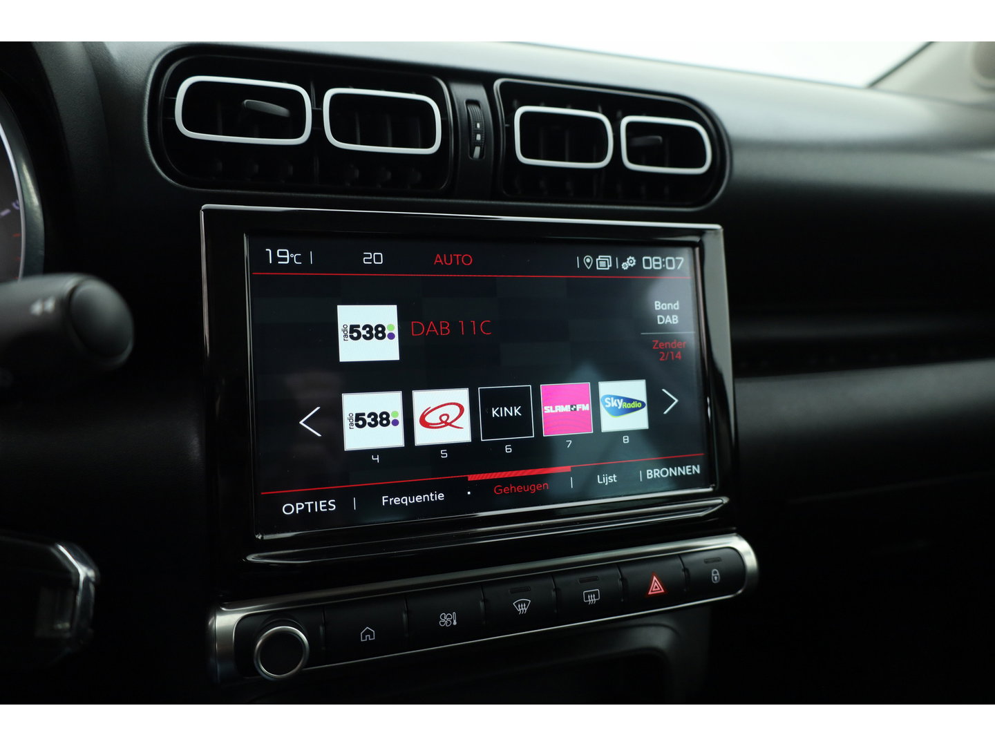 Citroën C3 Aircross 1.2 PureTech Shine | Rijklaar! | Cruise Control | Stoelverw. | CarPlay | DAB | LED | PDC+A | Navi | 16'' V