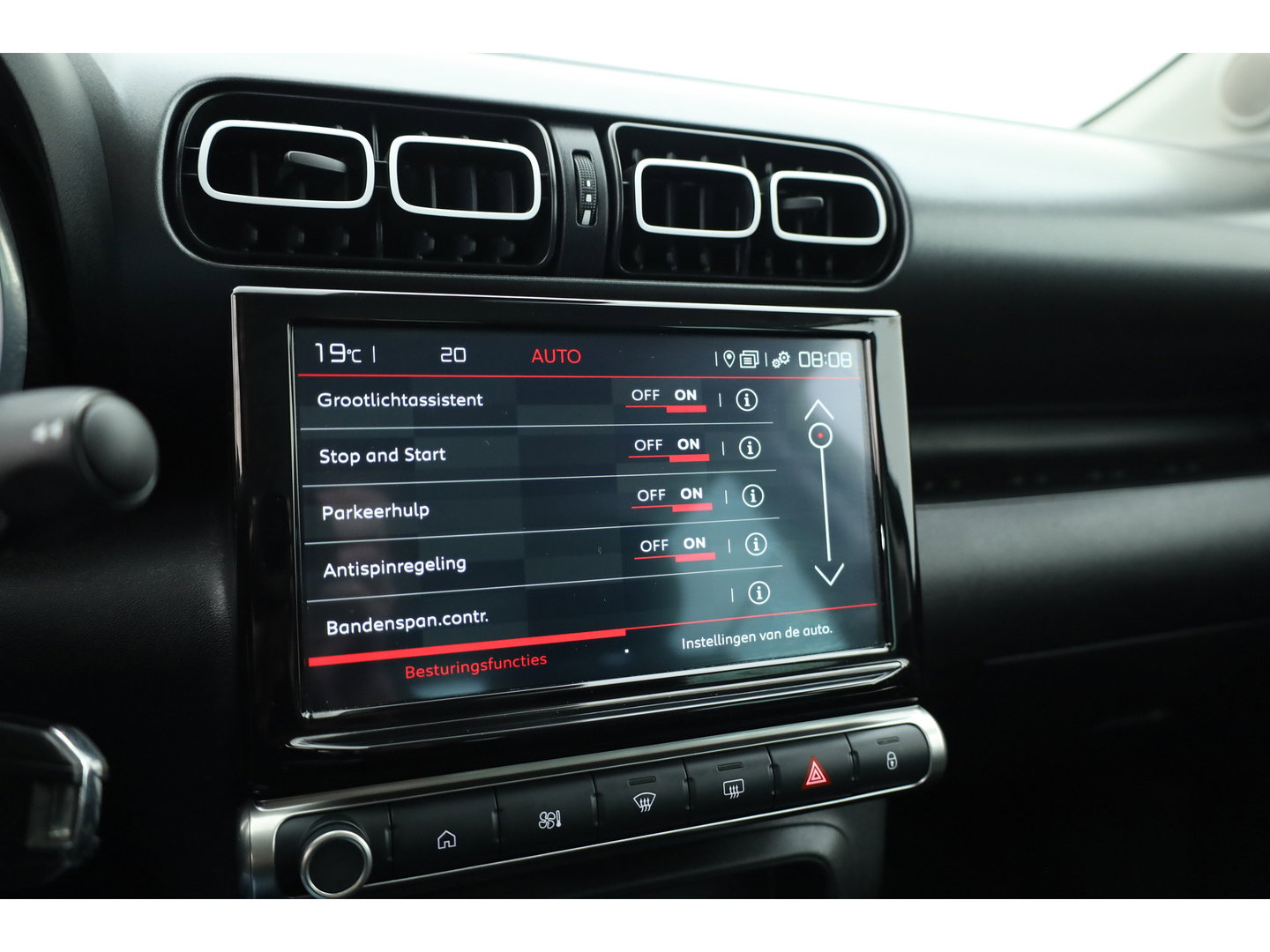 Citroën C3 Aircross 1.2 PureTech Shine | Rijklaar! | Cruise Control | Stoelverw. | CarPlay | DAB | LED | PDC+A | Navi | 16'' V