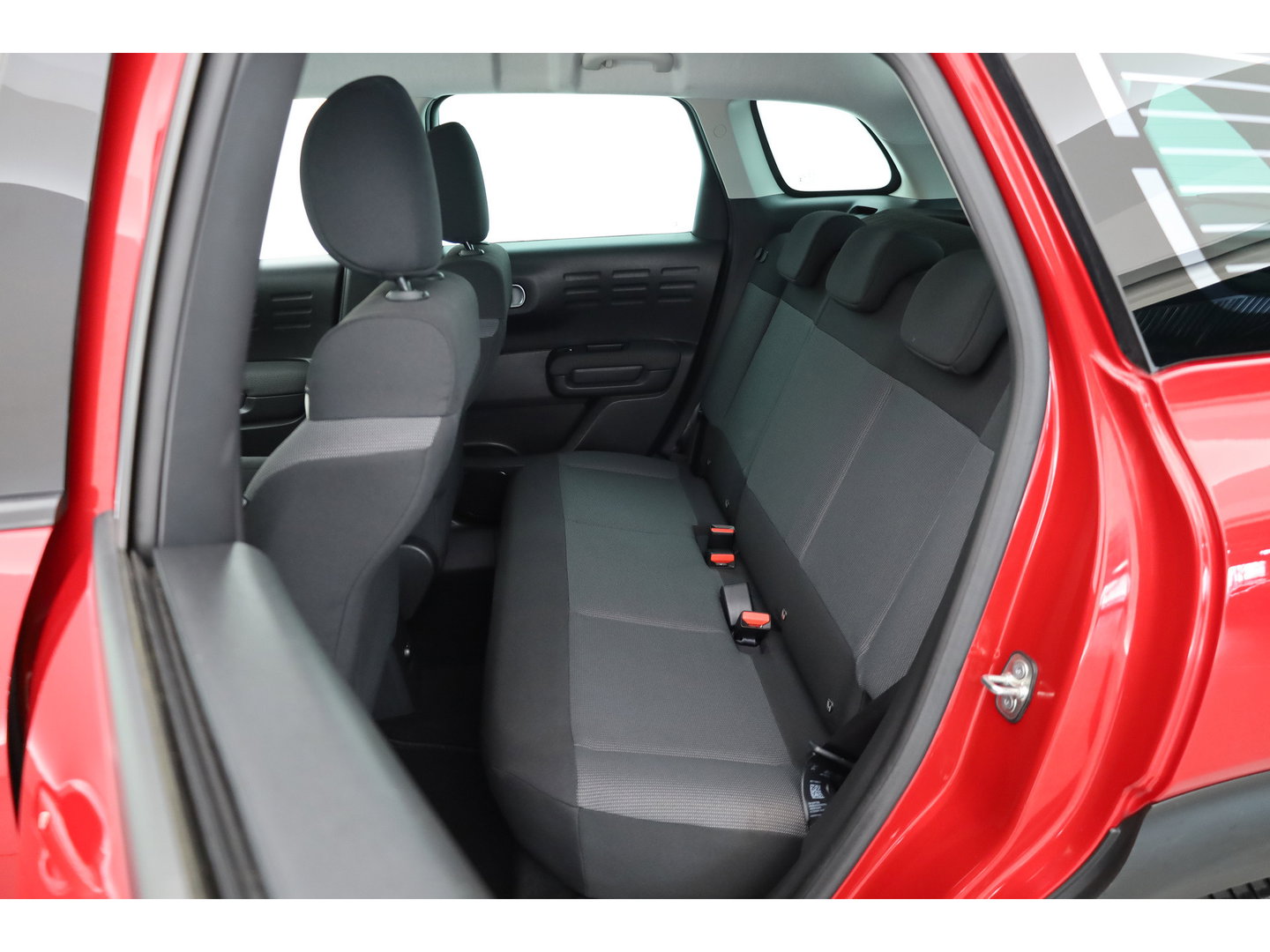 Citroën C3 Aircross 1.2 PureTech Shine | Rijklaar! | Cruise Control | Stoelverw. | CarPlay | DAB | LED | PDC+A | Navi | 16'' V