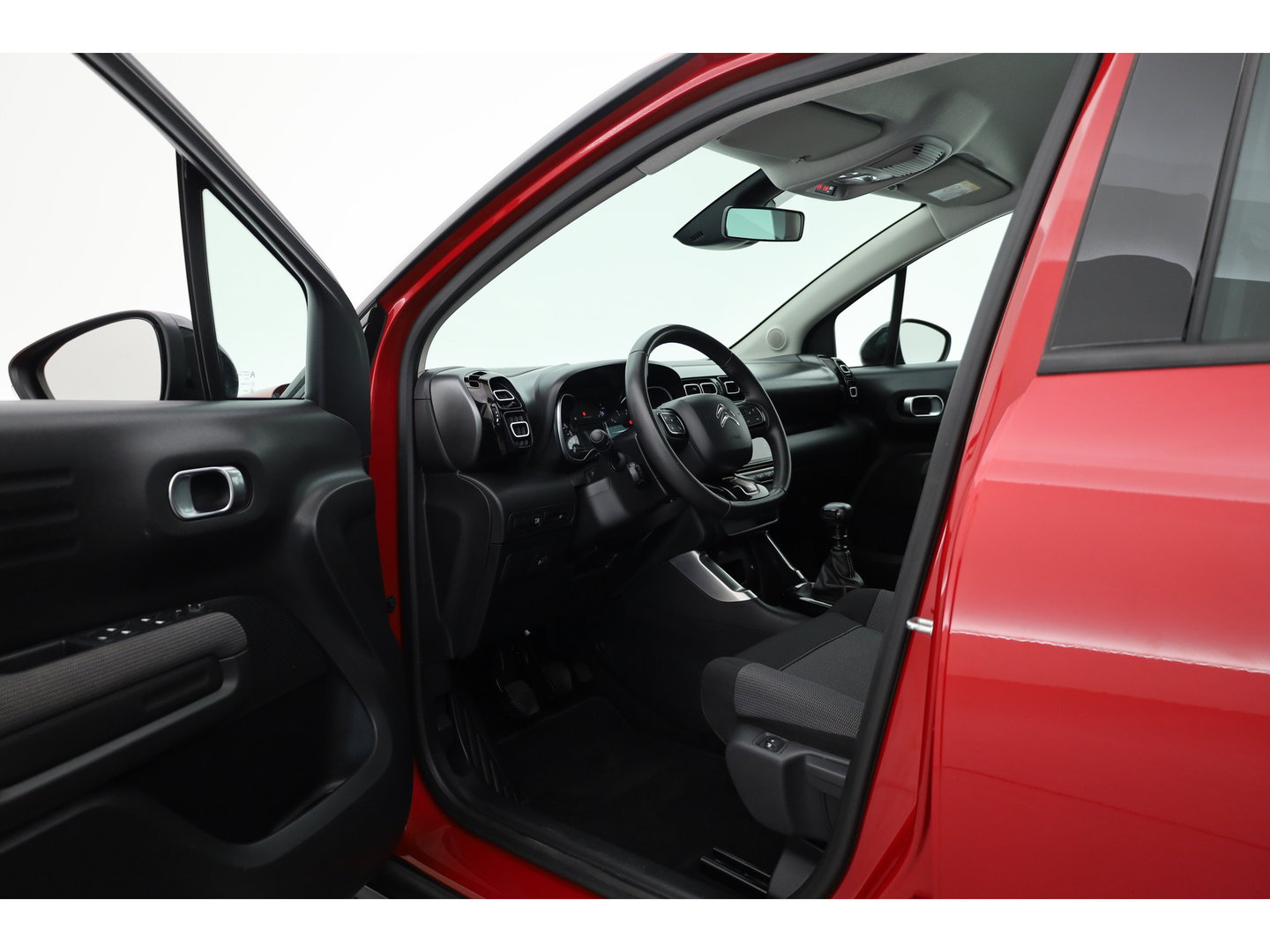 Citroën C3 Aircross 1.2 PureTech Shine | Rijklaar! | Cruise Control | Stoelverw. | CarPlay | DAB | LED | PDC+A | Navi | 16'' V