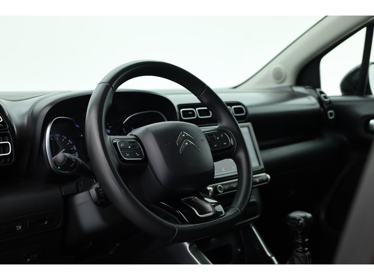 Citroën C3 Aircross 1.2 PureTech Shine | Rijklaar! | Cruise Control | Stoelverw. | CarPlay | DAB | LED | PDC+A | Navi | 16'' V