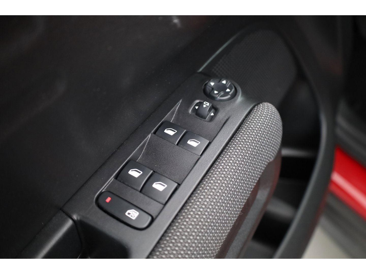 Citroën C3 Aircross 1.2 PureTech Shine | Rijklaar! | Cruise Control | Stoelverw. | CarPlay | DAB | LED | PDC+A | Navi | 16'' V