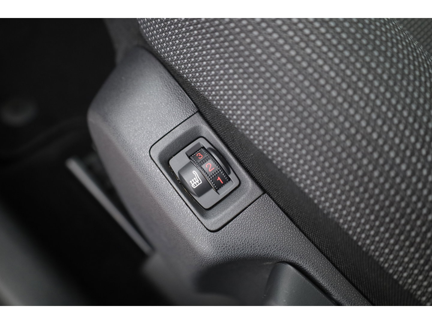 Citroën C3 Aircross 1.2 PureTech Shine | Rijklaar! | Cruise Control | Stoelverw. | CarPlay | DAB | LED | PDC+A | Navi | 16'' V
