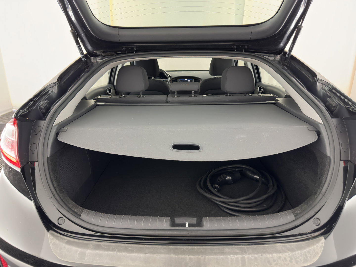 Hyundai IONIQ Comfort EV {SoH-98} Aut. *HEATPUMP | FULL-LED | DIGI-COCKPIT | SHIFTPADDLES | LANE-ASSIST | CCS-FASTLOADER | CRUISE | CAMERA | KEYLESS | DAB+ | NAVI-FULLMAP | ECC | PDC | TOWBAR | 16"ALU*