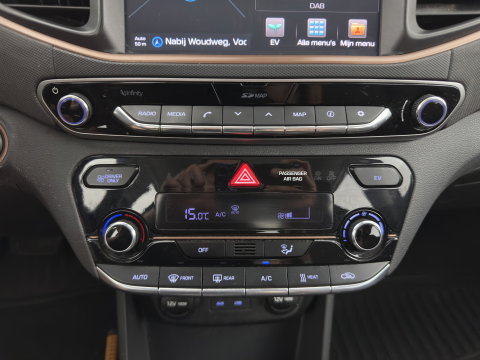 Hyundai IONIQ Comfort EV {SoH-98} Aut. *HEATPUMP | FULL-LED | DIGI-COCKPIT | SHIFTPADDLES | LANE-ASSIST | CCS-FASTLOADER | CRUISE | CAMERA | KEYLESS | DAB+ | NAVI-FULLMAP | ECC | PDC | TOWBAR | 16"ALU*