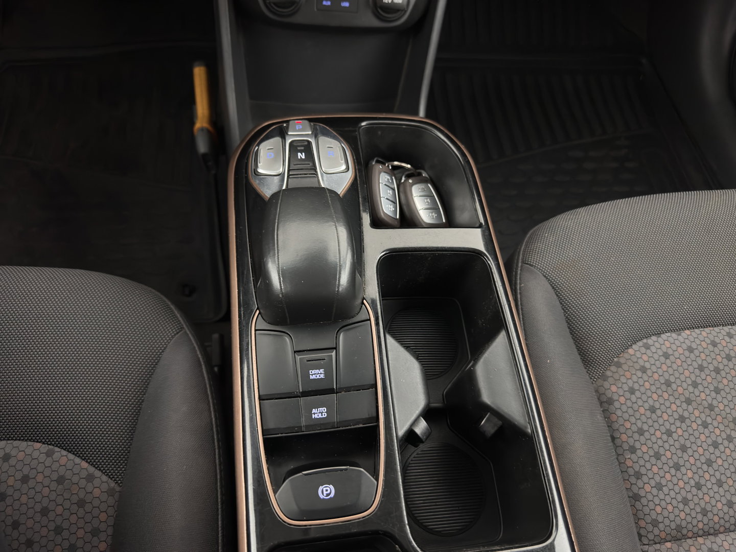 Hyundai IONIQ Comfort EV {SoH-98} Aut. *HEATPUMP | FULL-LED | DIGI-COCKPIT | SHIFTPADDLES | LANE-ASSIST | CCS-FASTLOADER | CRUISE | CAMERA | KEYLESS | DAB+ | NAVI-FULLMAP | ECC | PDC | TOWBAR | 16"ALU*