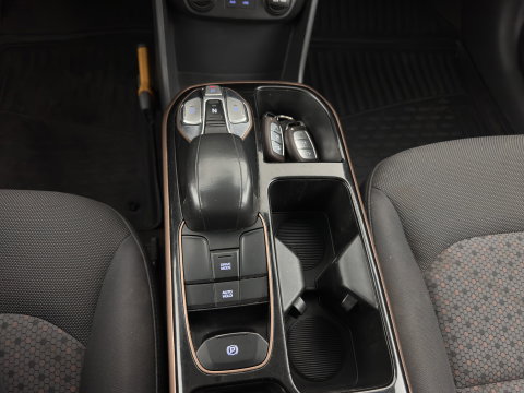 Hyundai IONIQ Comfort EV {SoH-98} Aut. *HEATPUMP | FULL-LED | DIGI-COCKPIT | SHIFTPADDLES | LANE-ASSIST | CCS-FASTLOADER | CRUISE | CAMERA | KEYLESS | DAB+ | NAVI-FULLMAP | ECC | PDC | TOWBAR | 16"ALU*