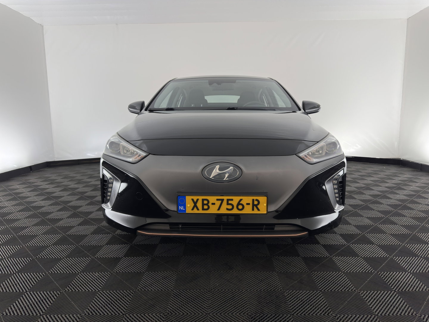 Hyundai IONIQ Comfort EV {SoH-98} Aut. *HEATPUMP | FULL-LED | DIGI-COCKPIT | SHIFTPADDLES | LANE-ASSIST | CCS-FASTLOADER | CRUISE | CAMERA | KEYLESS | DAB+ | NAVI-FULLMAP | ECC | PDC | TOWBAR | 16"ALU*