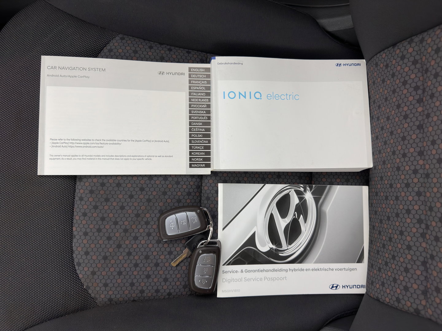 Hyundai IONIQ Comfort EV {SoH-98} Aut. *HEATPUMP | FULL-LED | DIGI-COCKPIT | SHIFTPADDLES | LANE-ASSIST | CCS-FASTLOADER | CRUISE | CAMERA | KEYLESS | DAB+ | NAVI-FULLMAP | ECC | PDC | TOWBAR | 16"ALU*