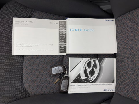 Hyundai IONIQ Comfort EV {SoH-98} Aut. *HEATPUMP | FULL-LED | DIGI-COCKPIT | SHIFTPADDLES | LANE-ASSIST | CCS-FASTLOADER | CRUISE | CAMERA | KEYLESS | DAB+ | NAVI-FULLMAP | ECC | PDC | TOWBAR | 16"ALU*