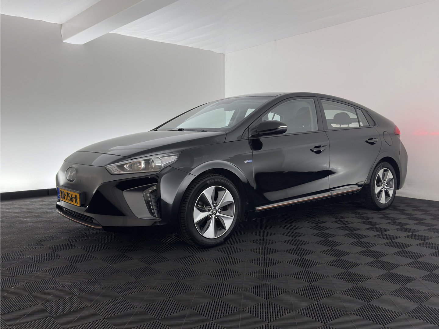 Hyundai IONIQ Comfort EV {SoH-98} Aut. *HEATPUMP | FULL-LED | DIGI-COCKPIT | SHIFTPADDLES | LANE-ASSIST | CCS-FASTLOADER | CRUISE | CAMERA | KEYLESS | DAB+ | NAVI-FULLMAP | ECC | PDC | TOWBAR | 16"ALU*