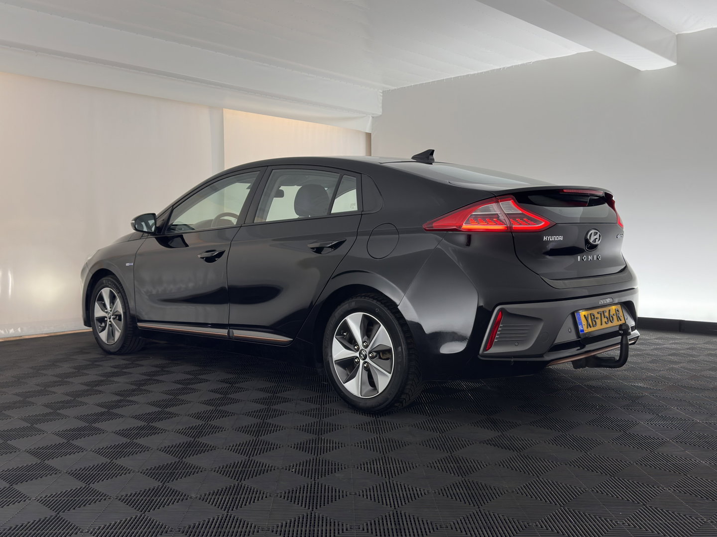 Hyundai IONIQ Comfort EV {SoH-98} Aut. *HEATPUMP | FULL-LED | DIGI-COCKPIT | SHIFTPADDLES | LANE-ASSIST | CCS-FASTLOADER | CRUISE | CAMERA | KEYLESS | DAB+ | NAVI-FULLMAP | ECC | PDC | TOWBAR | 16"ALU*