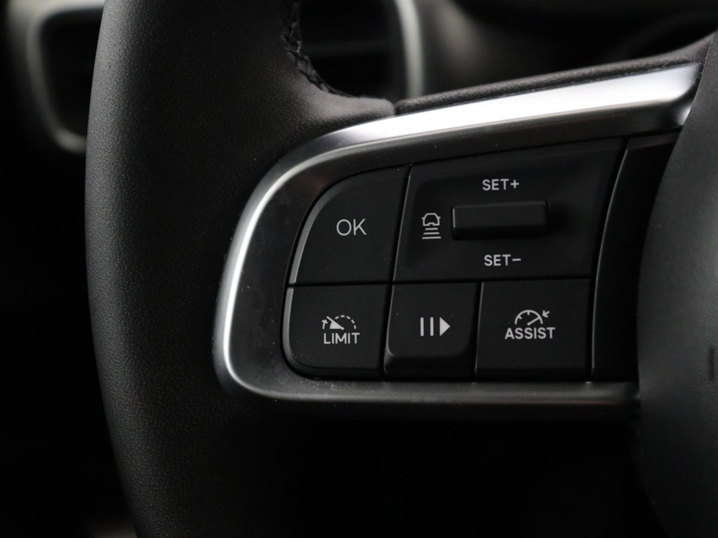 Jeep Avenger Avenger 54 kWh | SOH 94,2% | 3F | Navigatie | Carplay | Camera | Cruise control | Automaat | Elektrische laadklep | Stoelverwarming