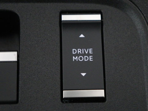 Jeep Avenger Avenger 54 kWh | SOH 94,2% | 3F | Navigatie | Carplay | Camera | Cruise control | Automaat | Elektrische laadklep | Stoelverwarming