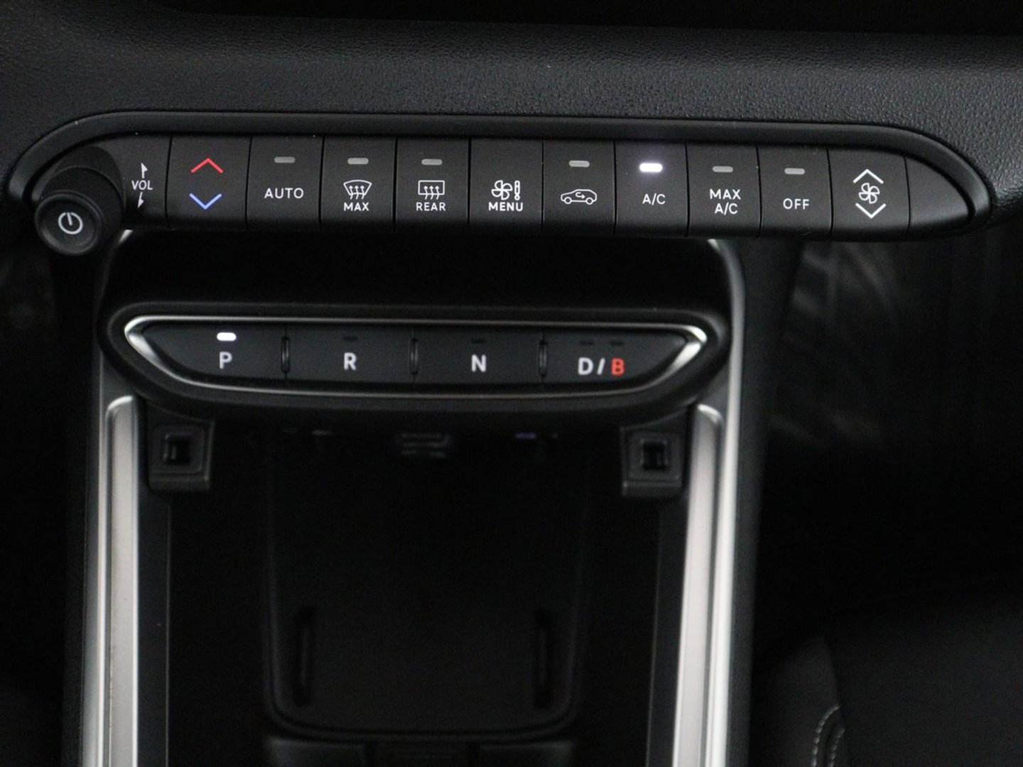Jeep Avenger Avenger 54 kWh | SOH 94,2% | 3F | Navigatie | Carplay | Camera | Cruise control | Automaat | Elektrische laadklep | Stoelverwarming