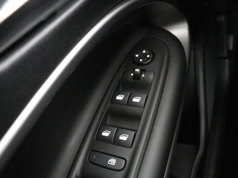 Jeep Avenger Avenger 54 kWh | SOH 94,2% | 3F | Navigatie | Carplay | Camera | Cruise control | Automaat | Elektrische laadklep | Stoelverwarming