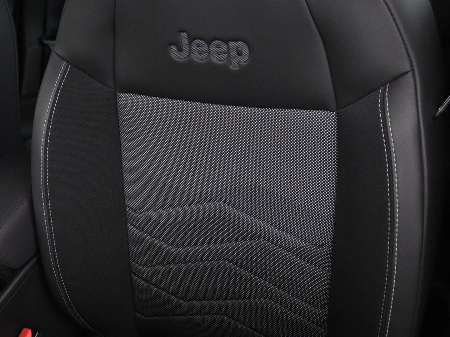 Jeep Avenger Avenger 54 kWh | SOH 94,2% | 3F | Navigatie | Carplay | Camera | Cruise control | Automaat | Elektrische laadklep | Stoelverwarming