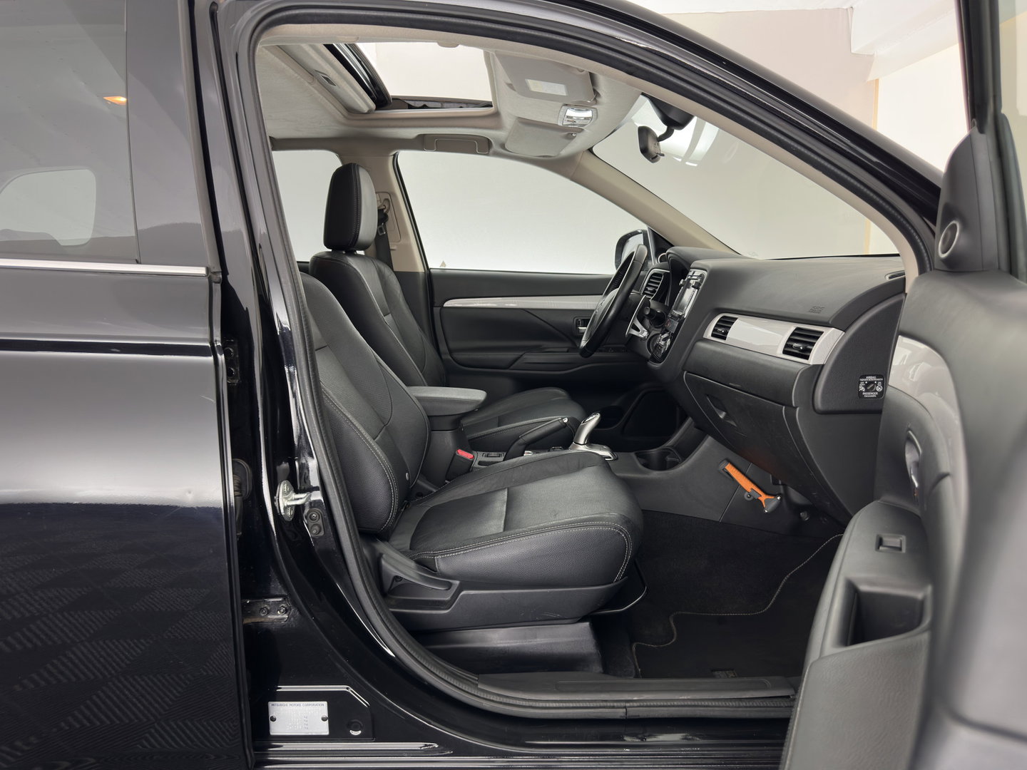Mitsubishi Outlander 2.0 PHEV Instyle *AUT | PANO | 4WD | CRUISE | FULL-LEATHER | XENON | NAVI-FULLMAP | KEYLESS | CAMERA | HEATED-COMFORTSEATS | ECC | SHIFT-PADDELS | PDC | CRUISE | DAB | PRIVACY-GLASS | LANE-ASSIST | 18'' ALU*