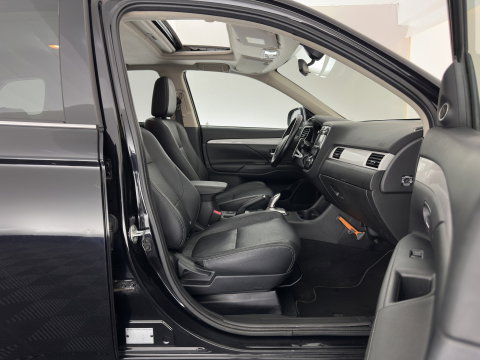 Mitsubishi Outlander 2.0 PHEV Instyle *AUT | PANO | 4WD | CRUISE | FULL-LEATHER | XENON | NAVI-FULLMAP | KEYLESS | CAMERA | HEATED-COMFORTSEATS | ECC | SHIFT-PADDELS | PDC | CRUISE | DAB | PRIVACY-GLASS | LANE-ASSIST | 18'' ALU*