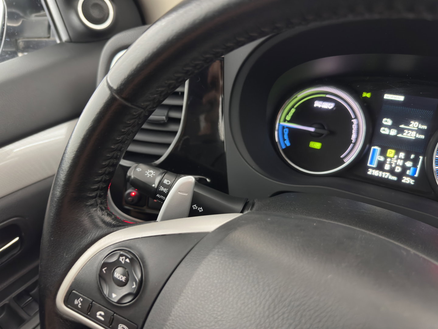 Mitsubishi Outlander 2.0 PHEV Instyle *AUT | PANO | 4WD | CRUISE | FULL-LEATHER | XENON | NAVI-FULLMAP | KEYLESS | CAMERA | HEATED-COMFORTSEATS | ECC | SHIFT-PADDELS | PDC | CRUISE | DAB | PRIVACY-GLASS | LANE-ASSIST | 18'' ALU*