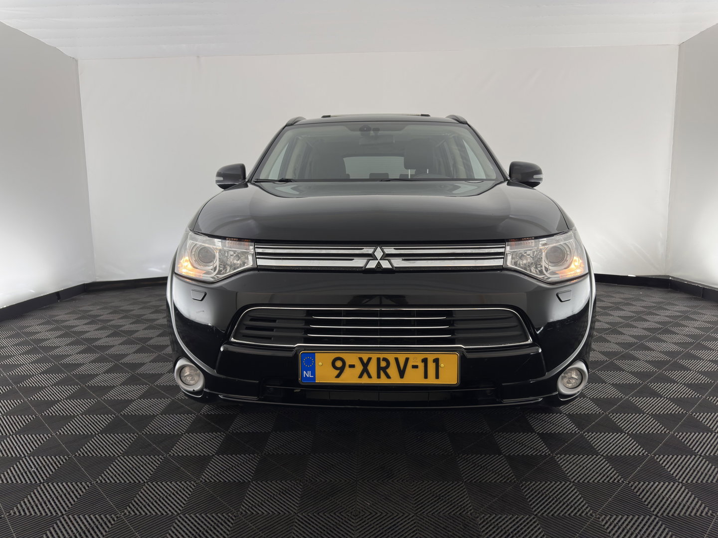 Mitsubishi Outlander 2.0 PHEV Instyle *AUT | PANO | 4WD | CRUISE | FULL-LEATHER | XENON | NAVI-FULLMAP | KEYLESS | CAMERA | HEATED-COMFORTSEATS | ECC | SHIFT-PADDELS | PDC | CRUISE | DAB | PRIVACY-GLASS | LANE-ASSIST | 18'' ALU*
