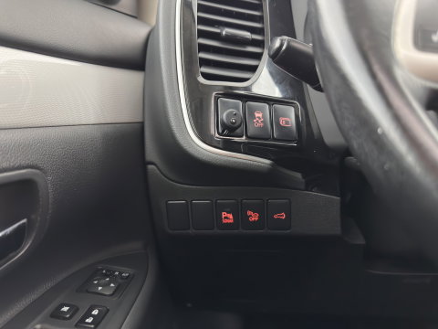 Mitsubishi Outlander 2.0 PHEV Instyle *AUT | PANO | 4WD | CRUISE | FULL-LEATHER | XENON | NAVI-FULLMAP | KEYLESS | CAMERA | HEATED-COMFORTSEATS | ECC | SHIFT-PADDELS | PDC | CRUISE | DAB | PRIVACY-GLASS | LANE-ASSIST | 18'' ALU*
