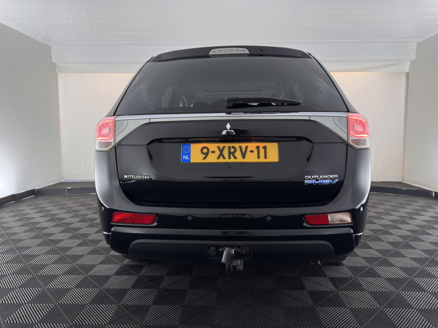 Mitsubishi Outlander 2.0 PHEV Instyle *AUT | PANO | 4WD | CRUISE | FULL-LEATHER | XENON | NAVI-FULLMAP | KEYLESS | CAMERA | HEATED-COMFORTSEATS | ECC | SHIFT-PADDELS | PDC | CRUISE | DAB | PRIVACY-GLASS | LANE-ASSIST | 18'' ALU*