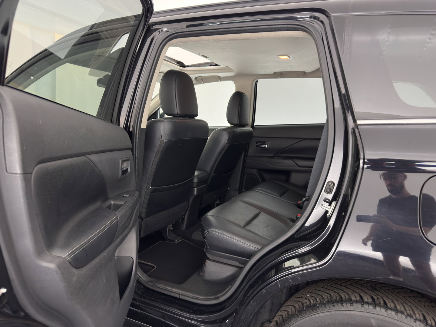Mitsubishi Outlander 2.0 PHEV Instyle *AUT | PANO | 4WD | CRUISE | FULL-LEATHER | XENON | NAVI-FULLMAP | KEYLESS | CAMERA | HEATED-COMFORTSEATS | ECC | SHIFT-PADDELS | PDC | CRUISE | DAB | PRIVACY-GLASS | LANE-ASSIST | 18'' ALU*