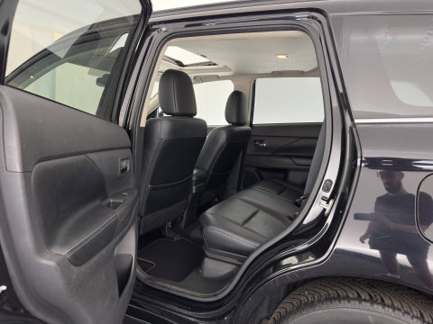 Mitsubishi Outlander 2.0 PHEV Instyle *AUT | PANO | 4WD | CRUISE | FULL-LEATHER | XENON | NAVI-FULLMAP | KEYLESS | CAMERA | HEATED-COMFORTSEATS | ECC | SHIFT-PADDELS | PDC | CRUISE | DAB | PRIVACY-GLASS | LANE-ASSIST | 18'' ALU*