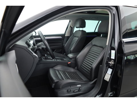 Volkswagen Passat Variant 1.4 TSI PHEV GTE Business | Pano | HUD | Leder | Elek. Trekhaak | Camera | Stoel- Stuurverw. | Massage | IQ. Light | Adapt. Cruise