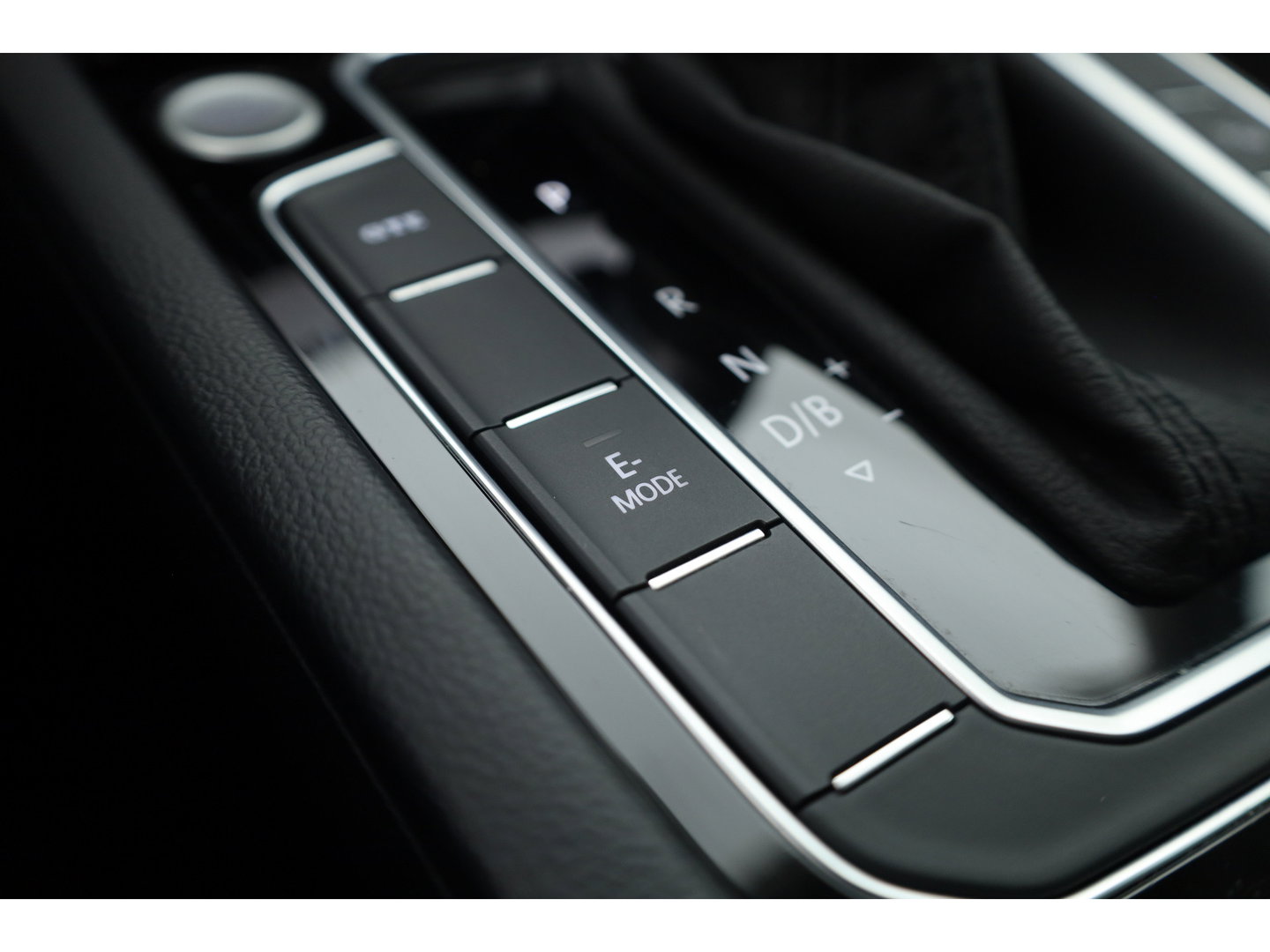 Volkswagen Passat Variant 1.4 TSI PHEV GTE Business | Pano | HUD | Leder | Elek. Trekhaak | Camera | Stoel- Stuurverw. | Massage | IQ. Light | Adapt. Cruise