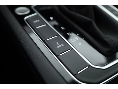 Volkswagen Passat Variant 1.4 TSI PHEV GTE Business | Pano | HUD | Leder | Elek. Trekhaak | Camera | Stoel- Stuurverw. | Massage | IQ. Light | Adapt. Cruise