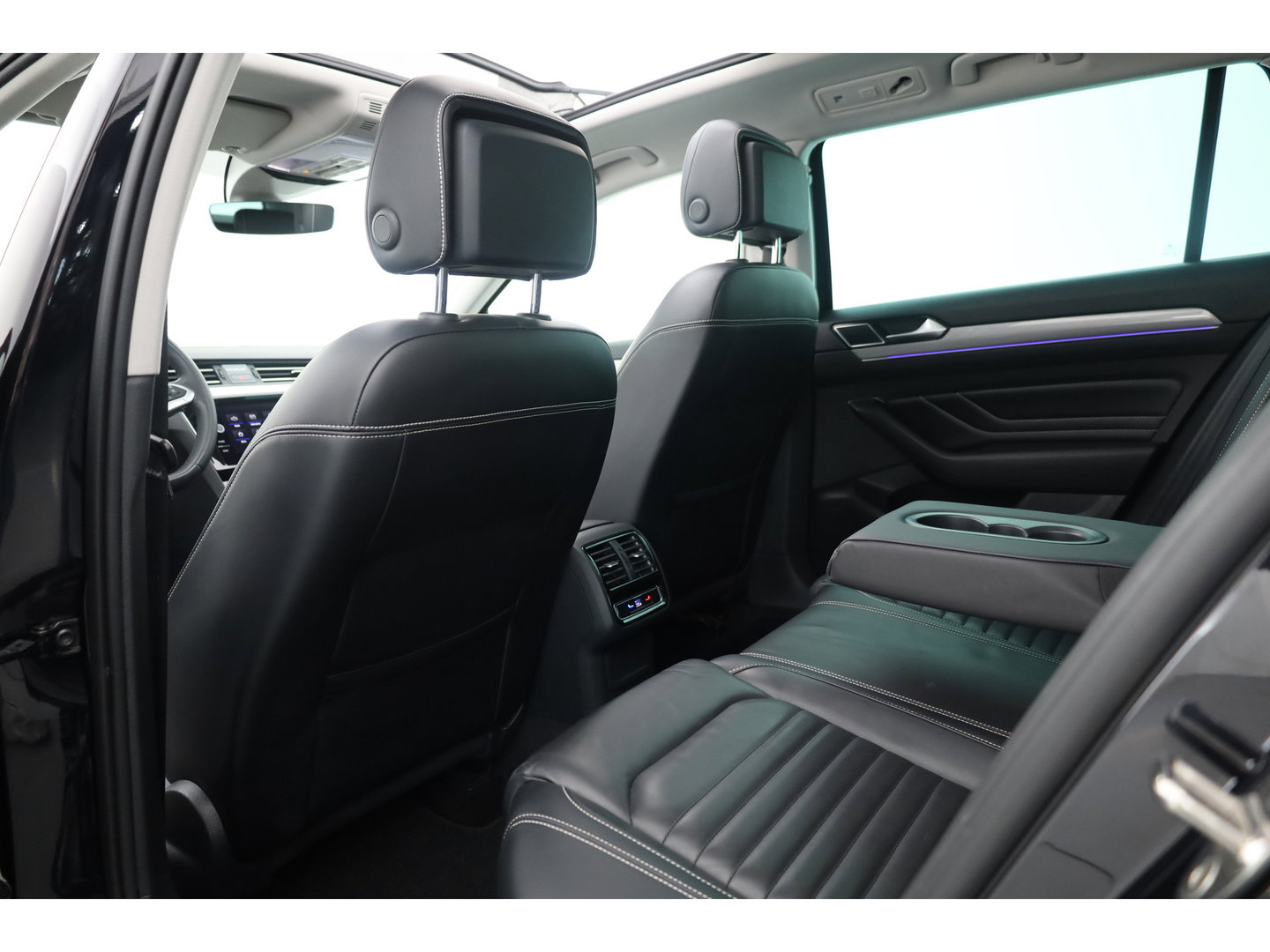 Volkswagen Passat Variant 1.4 TSI PHEV GTE Business | Pano | HUD | Leder | Elek. Trekhaak | Camera | Stoel- Stuurverw. | Massage | IQ. Light | Adapt. Cruise