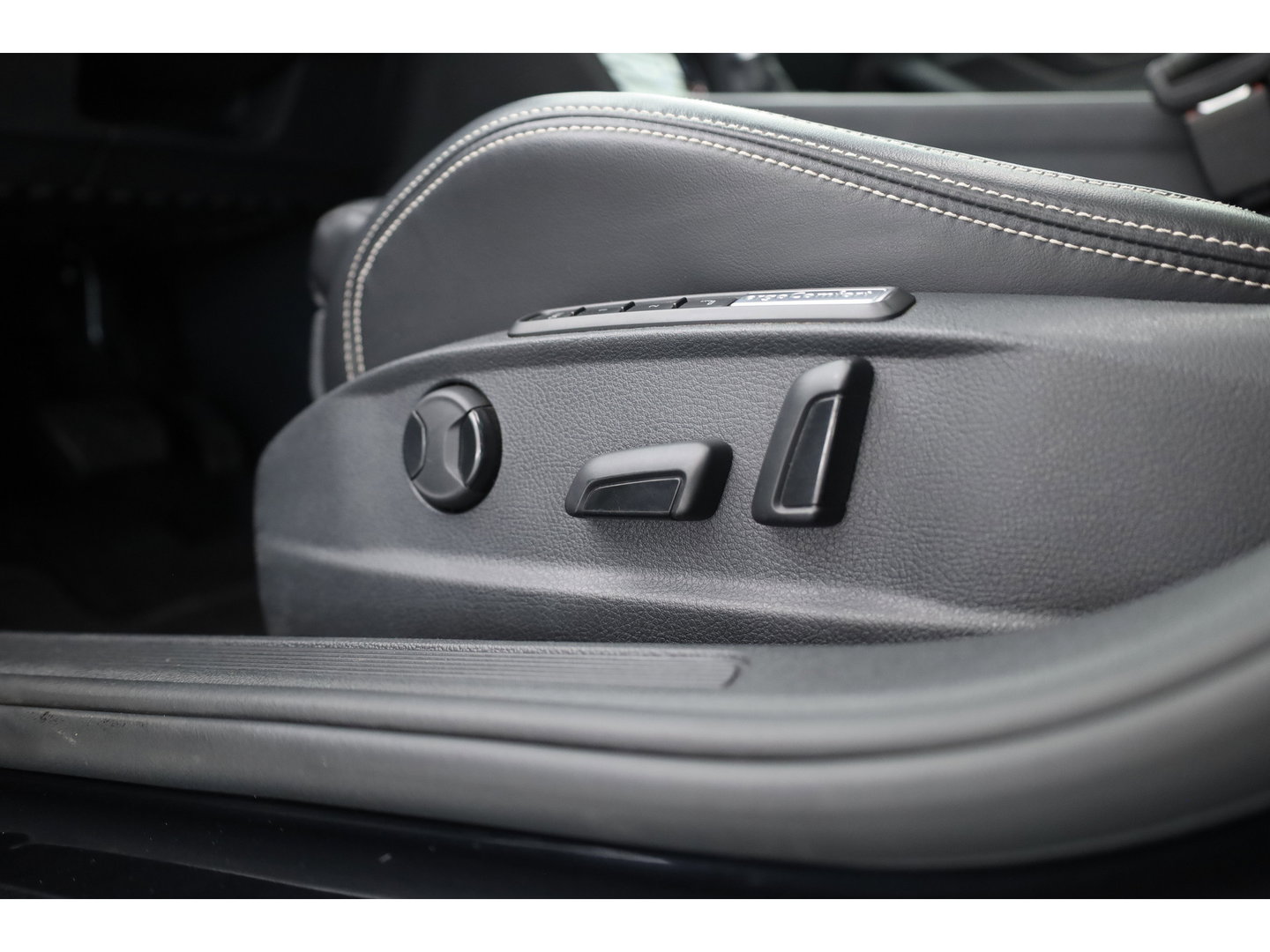 Volkswagen Passat Variant 1.4 TSI PHEV GTE Business | Pano | HUD | Leder | Elek. Trekhaak | Camera | Stoel- Stuurverw. | Massage | IQ. Light | Adapt. Cruise