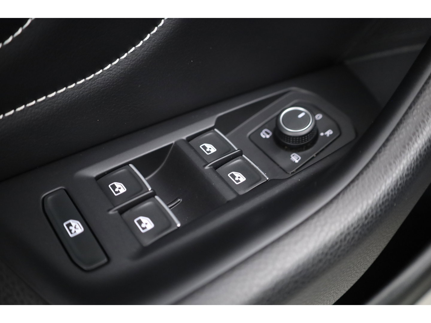Volkswagen Passat Variant 1.4 TSI PHEV GTE Business | Pano | HUD | Leder | Elek. Trekhaak | Camera | Stoel- Stuurverw. | Massage | IQ. Light | Adapt. Cruise