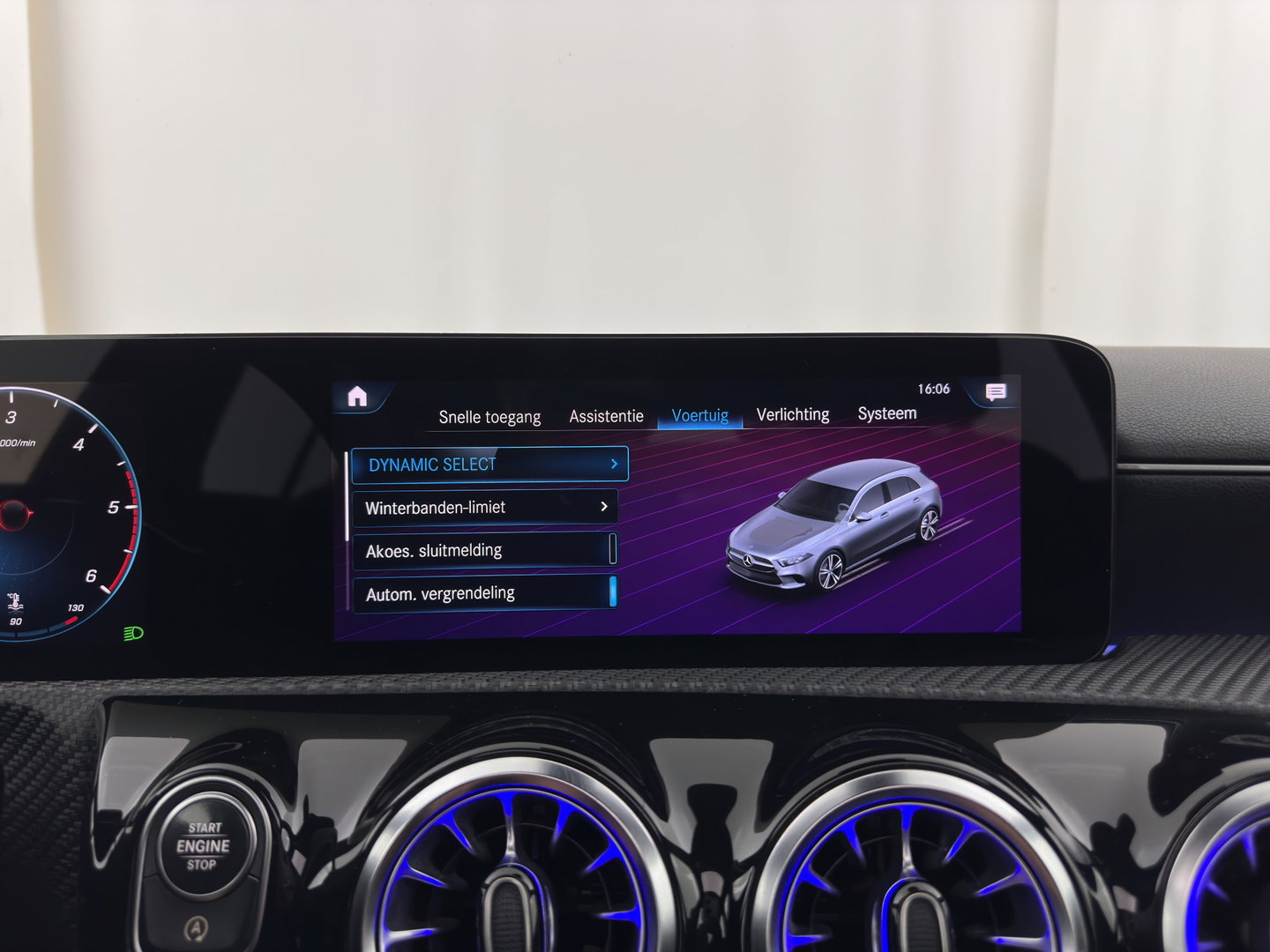 Mercedes-Benz A-Klasse 180 d Advantage (INCL-BTW) *PANO | LEATHER-FABRIC | WIDE-DIGICOCKPIT | AMBIENT-LIGHT | FULL-LED | SURROUND-VIEW | NAVI-FULLMAP | CARBON-INLAY | HEATED-SPORTSEATS | 17''ALU*
