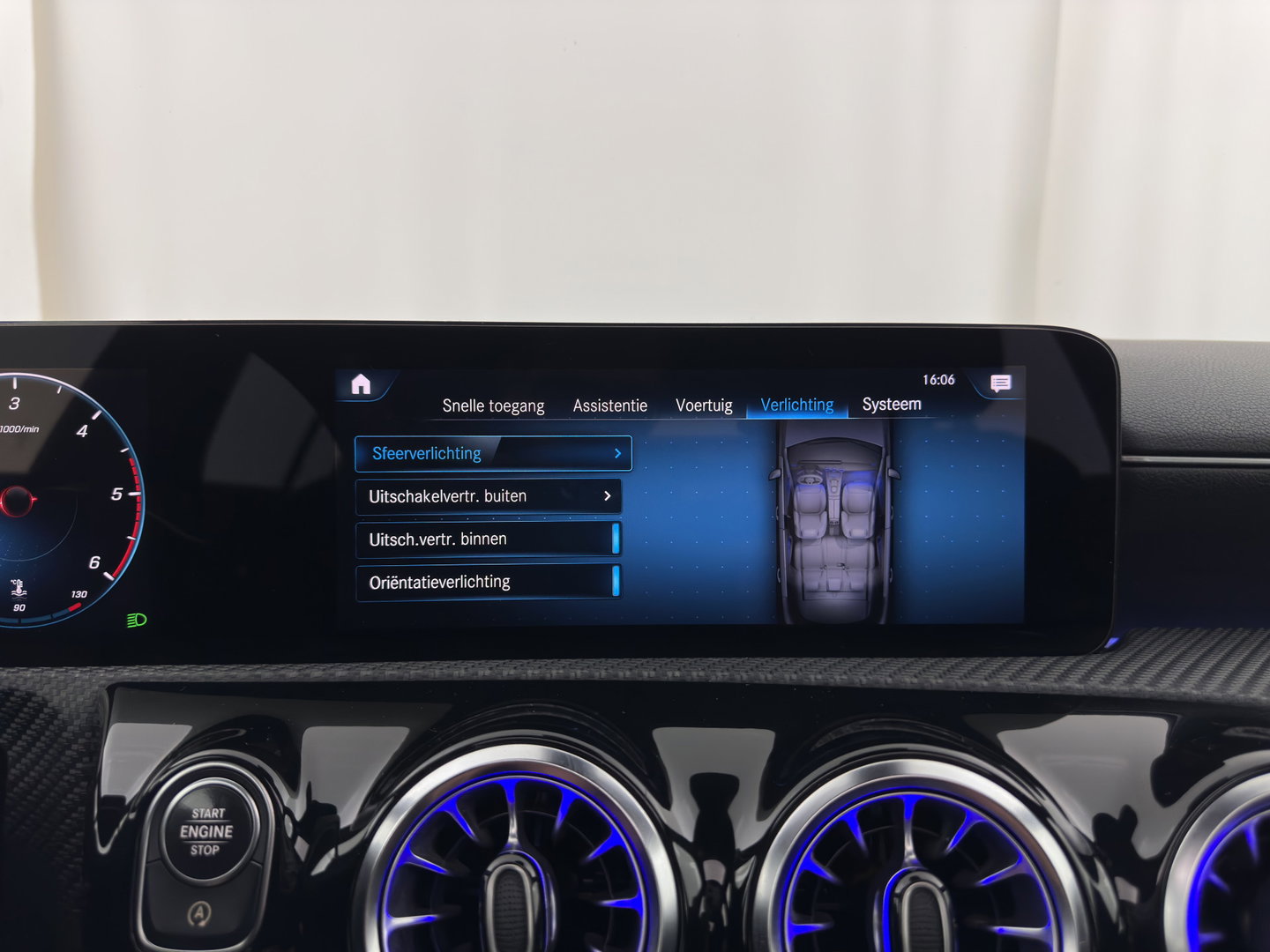 Mercedes-Benz A-Klasse 180 d Advantage (INCL-BTW) *PANO | LEATHER-FABRIC | WIDE-DIGICOCKPIT | AMBIENT-LIGHT | FULL-LED | SURROUND-VIEW | NAVI-FULLMAP | CARBON-INLAY | HEATED-SPORTSEATS | 17''ALU*