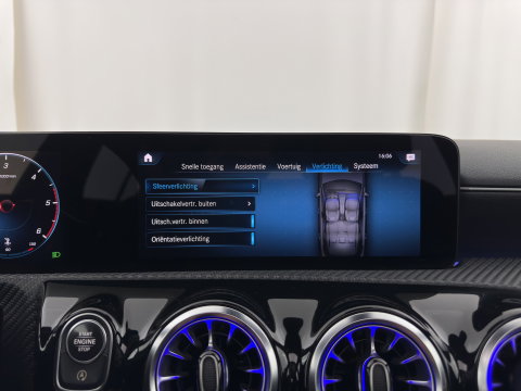 Mercedes-Benz A-Klasse 180 d Advantage (INCL-BTW) *PANO | LEATHER-FABRIC | WIDE-DIGICOCKPIT | AMBIENT-LIGHT | FULL-LED | SURROUND-VIEW | NAVI-FULLMAP | CARBON-INLAY | HEATED-SPORTSEATS | 17''ALU*