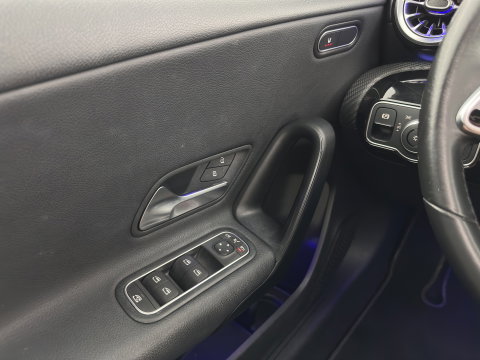 Mercedes-Benz A-Klasse 180 d Advantage (INCL-BTW) *PANO | LEATHER-FABRIC | WIDE-DIGICOCKPIT | AMBIENT-LIGHT | FULL-LED | SURROUND-VIEW | NAVI-FULLMAP | CARBON-INLAY | HEATED-SPORTSEATS | 17''ALU*