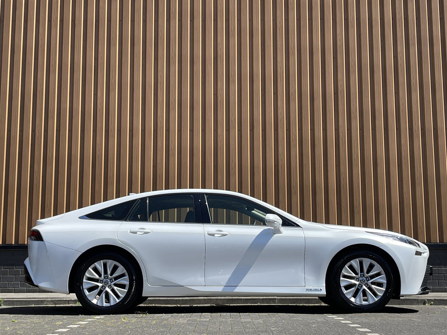 Toyota Mirai Dynamic | Apple Carplay | Android Auto | Keyless Go/Entry | DAB | Camera Achter | Spraakbediening | Rijmodus Regeling |