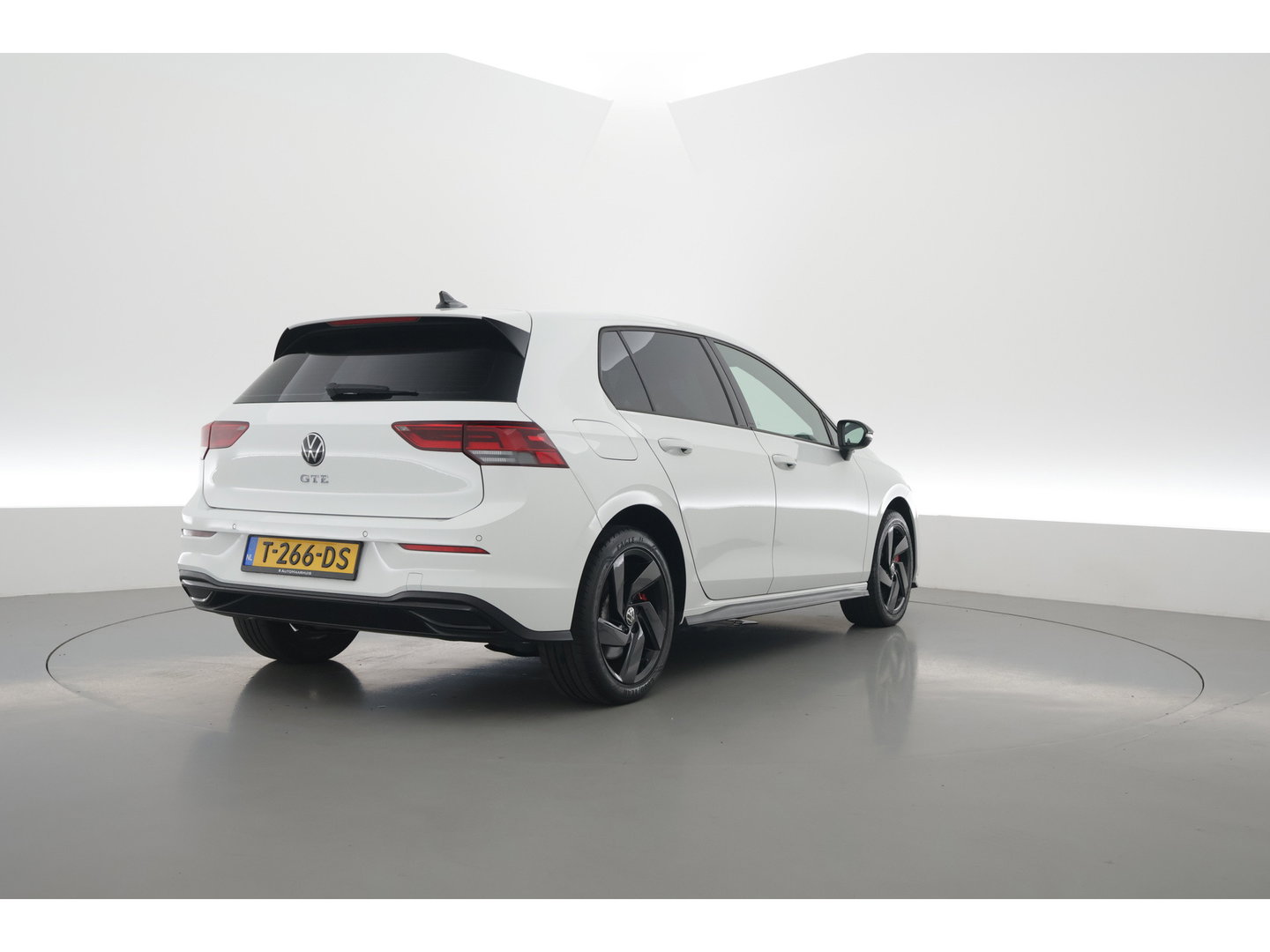 Volkswagen Golf 1.4 eHybrid GTE | Dig. Cockpit |  IQ light | Apple CarPlay & Android Auto | Stoel-Stuurverw. | Sfeerverlichting