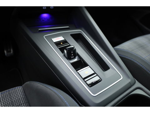 Volkswagen Golf 1.4 eHybrid GTE | Dig. Cockpit |  IQ light | Apple CarPlay & Android Auto | Stoel-Stuurverw. | Sfeerverlichting