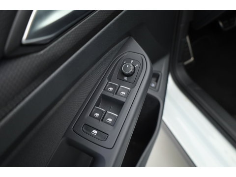 Volkswagen Golf 1.4 eHybrid GTE | Dig. Cockpit |  IQ light | Apple CarPlay & Android Auto | Stoel-Stuurverw. | Sfeerverlichting