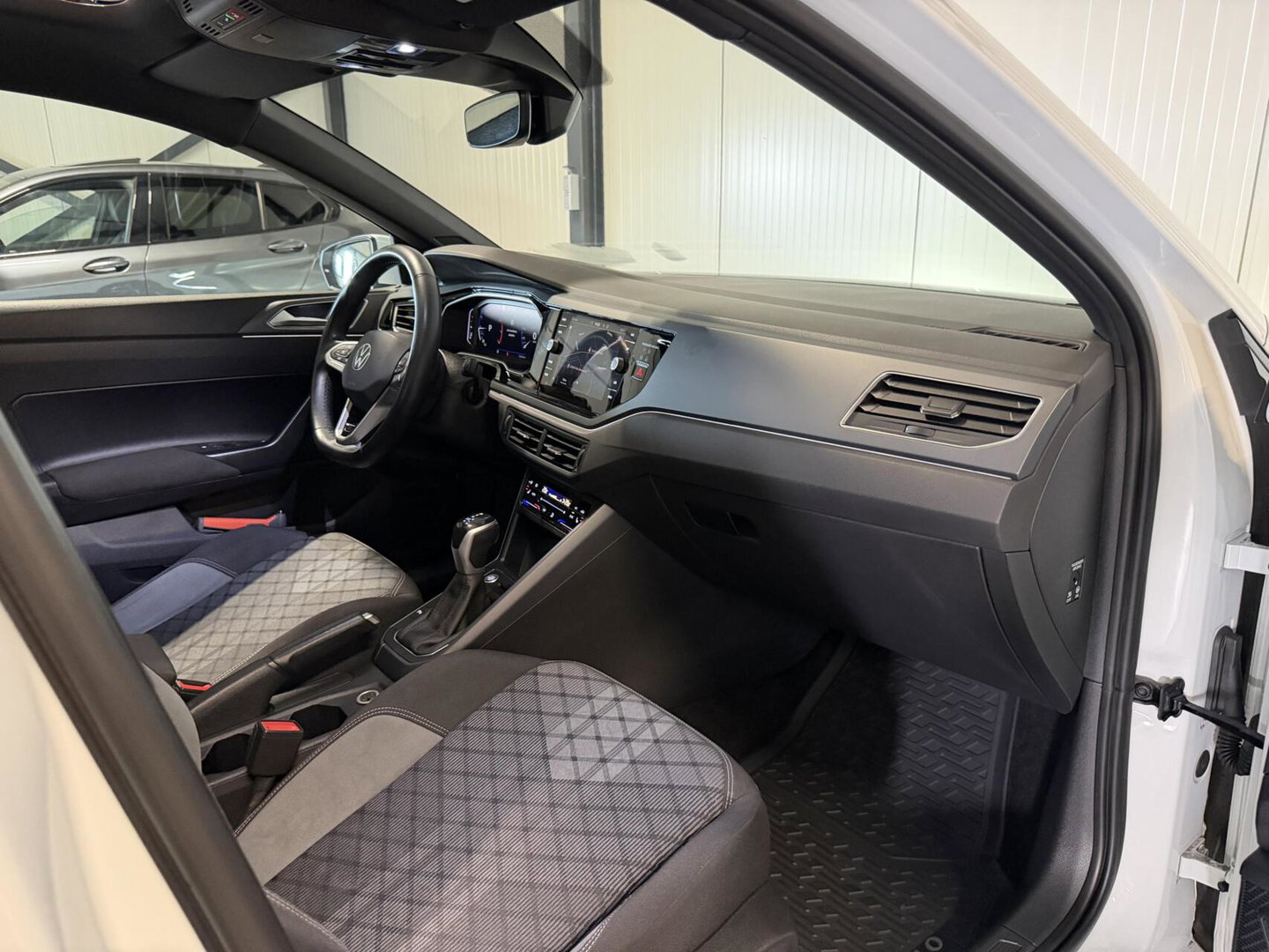 Volkswagen Polo 1.0 TSI DSG R-line Pano Sfeer Virtual Camera