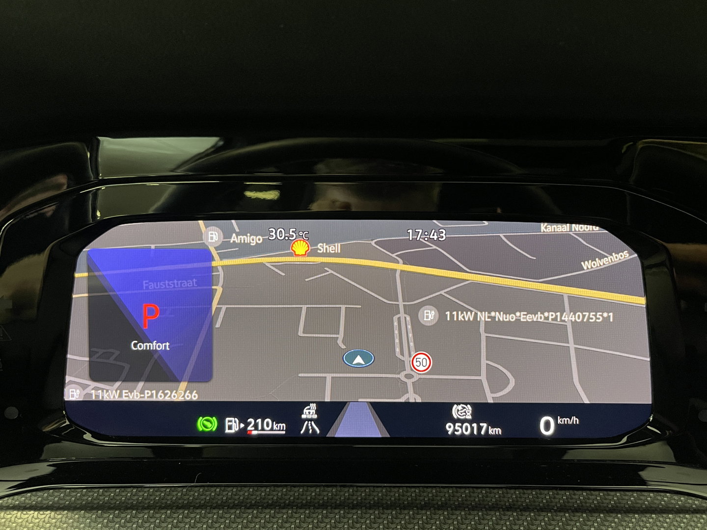 Volkswagen Golf Variant 1.5 eTSI R-Line Business+ | Apple Carplay | IQ Drive | Panorama dak | Adaptive Cruise Control | Rijmodus Regeling | Stoelverwarming |