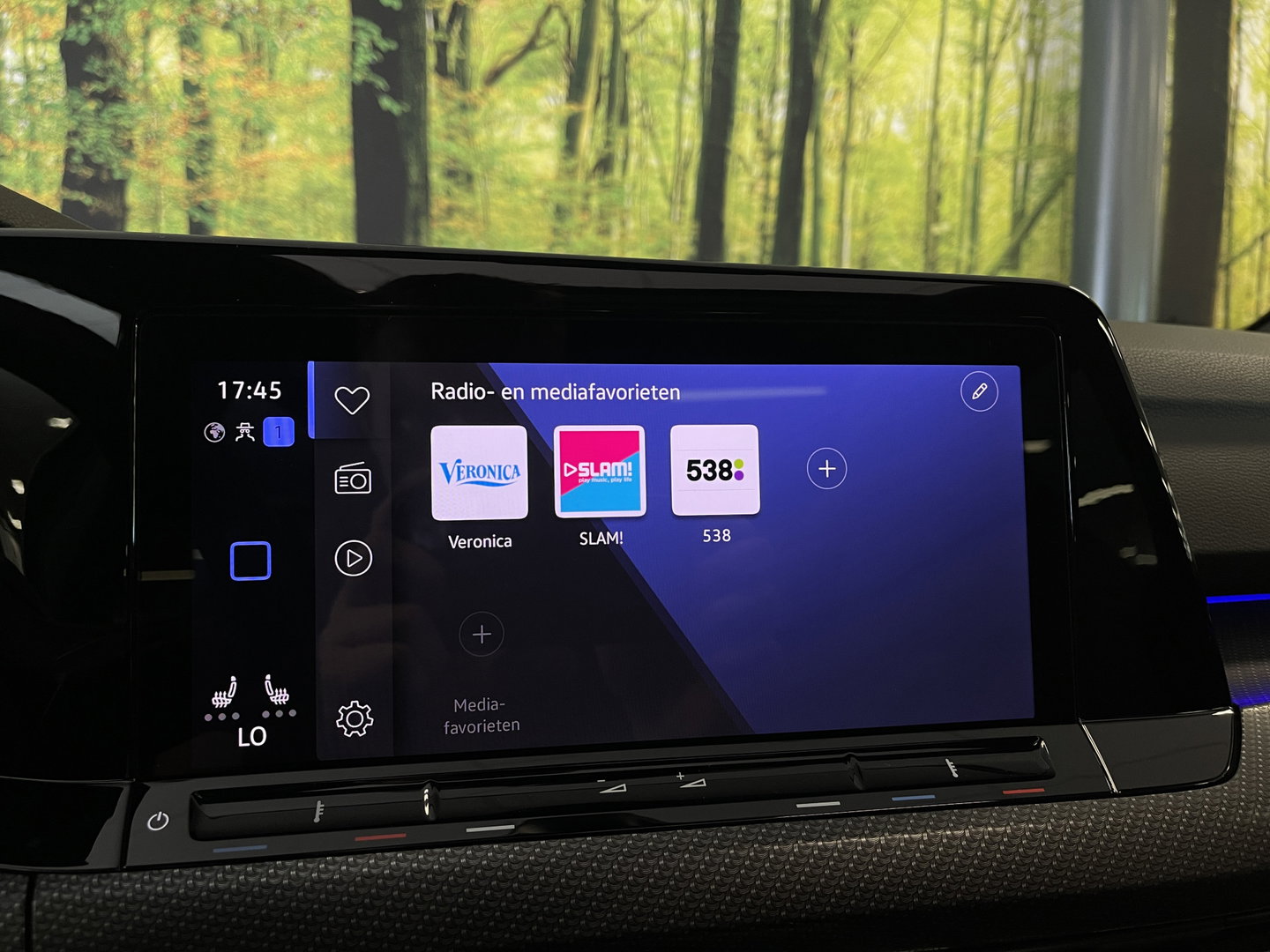 Volkswagen Golf Variant 1.5 eTSI R-Line Business+ | Apple Carplay | IQ Drive | Panorama dak | Adaptive Cruise Control | Rijmodus Regeling | Stoelverwarming |