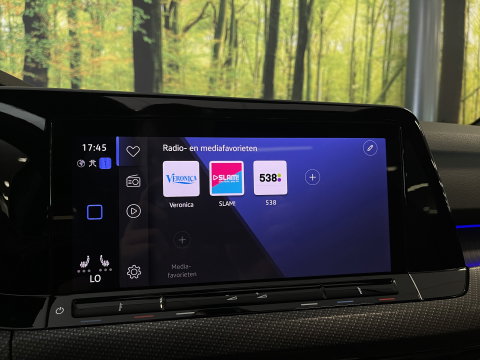 Volkswagen Golf Variant 1.5 eTSI R-Line Business+ | Apple Carplay | IQ Drive | Panorama dak | Adaptive Cruise Control | Rijmodus Regeling | Stoelverwarming |